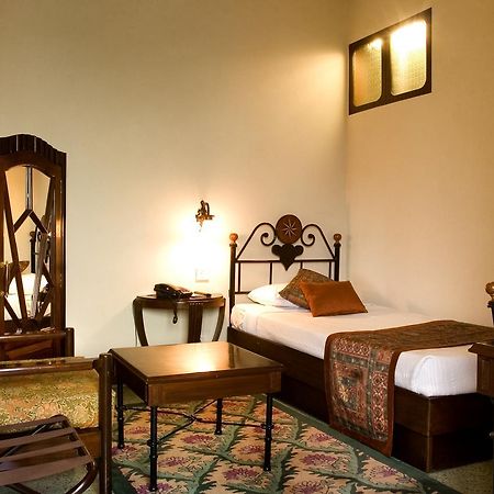 Hotel Broadway Delhi Экстерьер фото