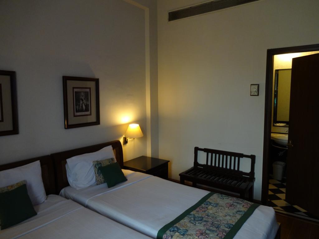 Hotel Broadway Delhi Экстерьер фото