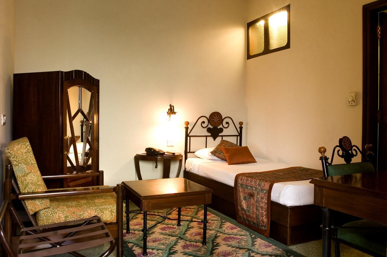 Hotel Broadway Delhi Экстерьер фото